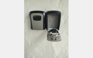 Boîtier badge salle tennis