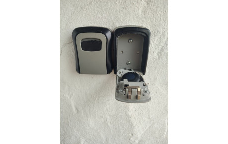 Boîtier badge salle tennis